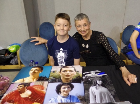 Tom Project Indigo meets Doctor Who and Blakes Seven actress Jacqueline Pearce at Film and Comic Con Bournemouth